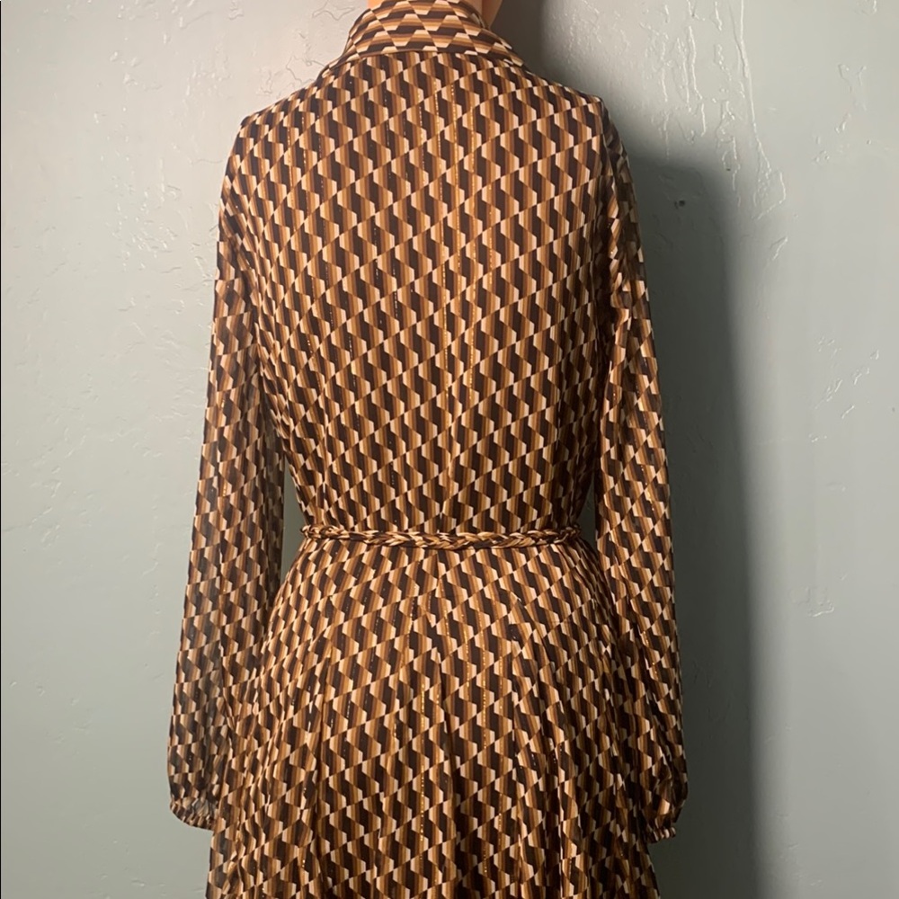 Chic Patterned Dress - image 7